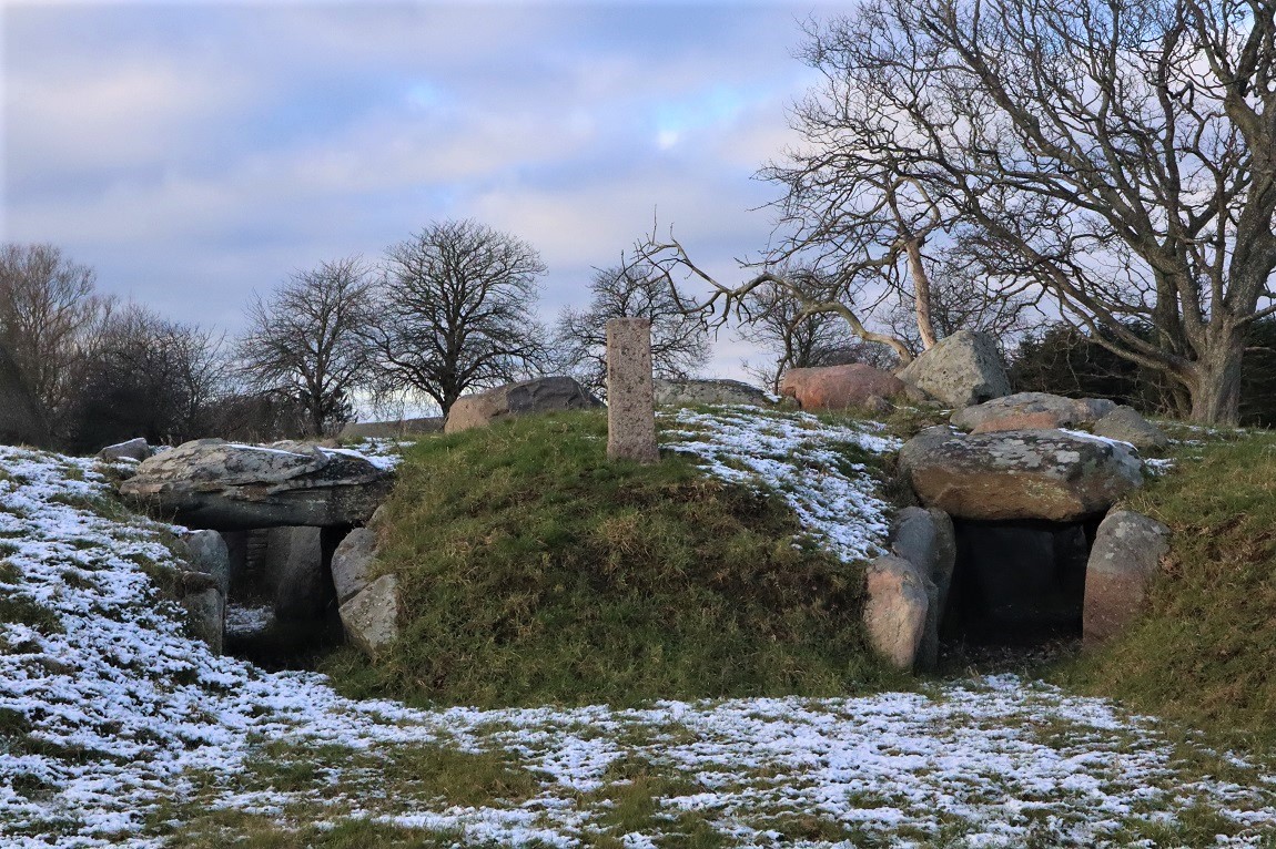 Click for the gallery page to add comments and vote (PID:234772) Svinøvester Måneshøj Jættestue