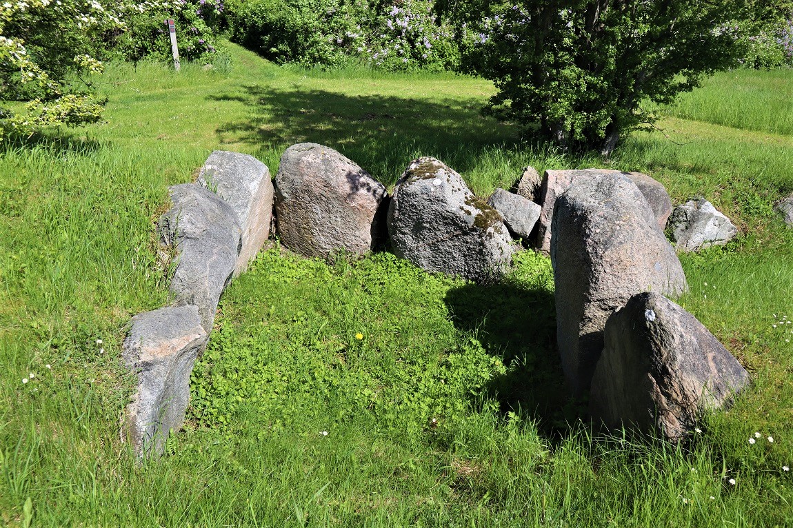 Click for the gallery page to add comments and vote (PID:234613) Dræby Jættestue