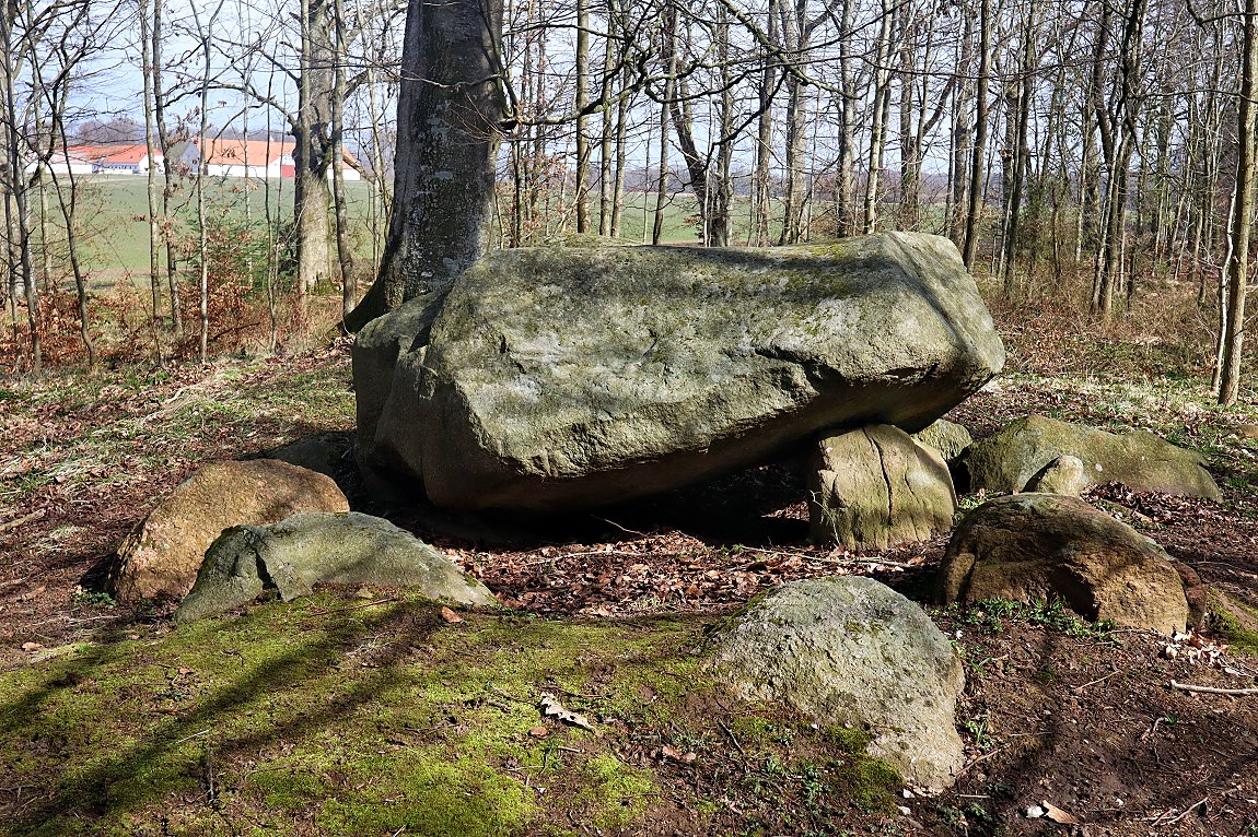 Click for the gallery page to add comments and vote (PID:273062) Ravnskov Kæmpehøjen Jættestue