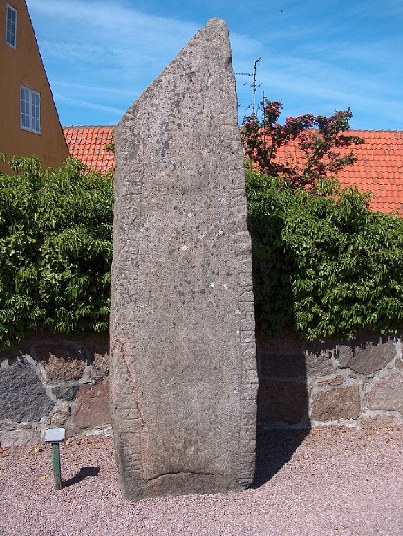 Click for the gallery page to add comments and vote (PID:131484) Gyldensåstenen