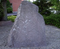 Lyndby Stenen med Skåltegn