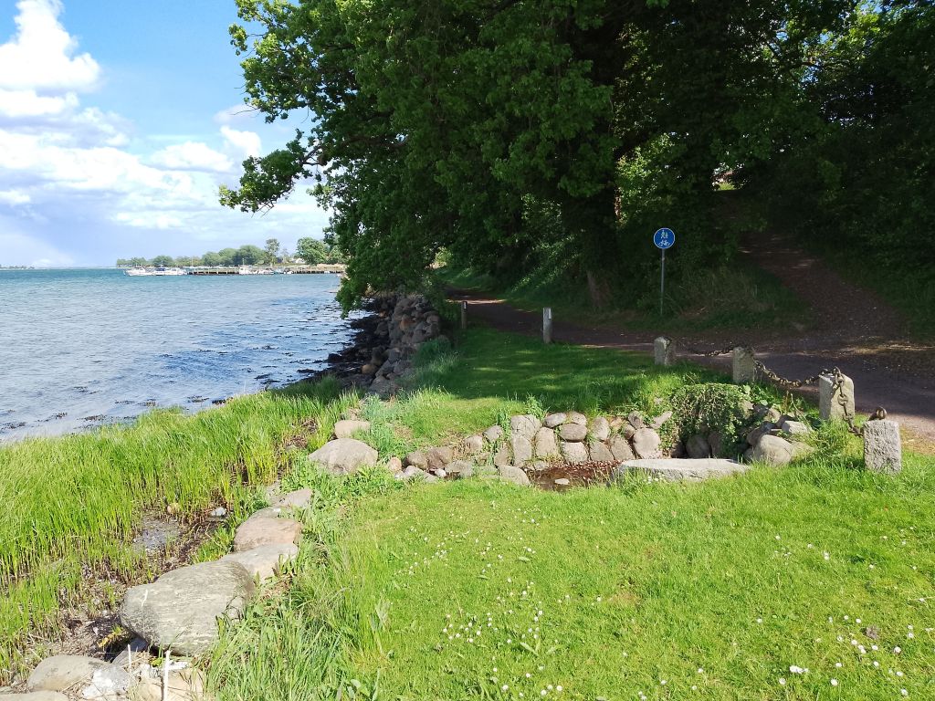 Thurø Vaskested Natural Stone / Erratic / Other Natural Feature : The ...