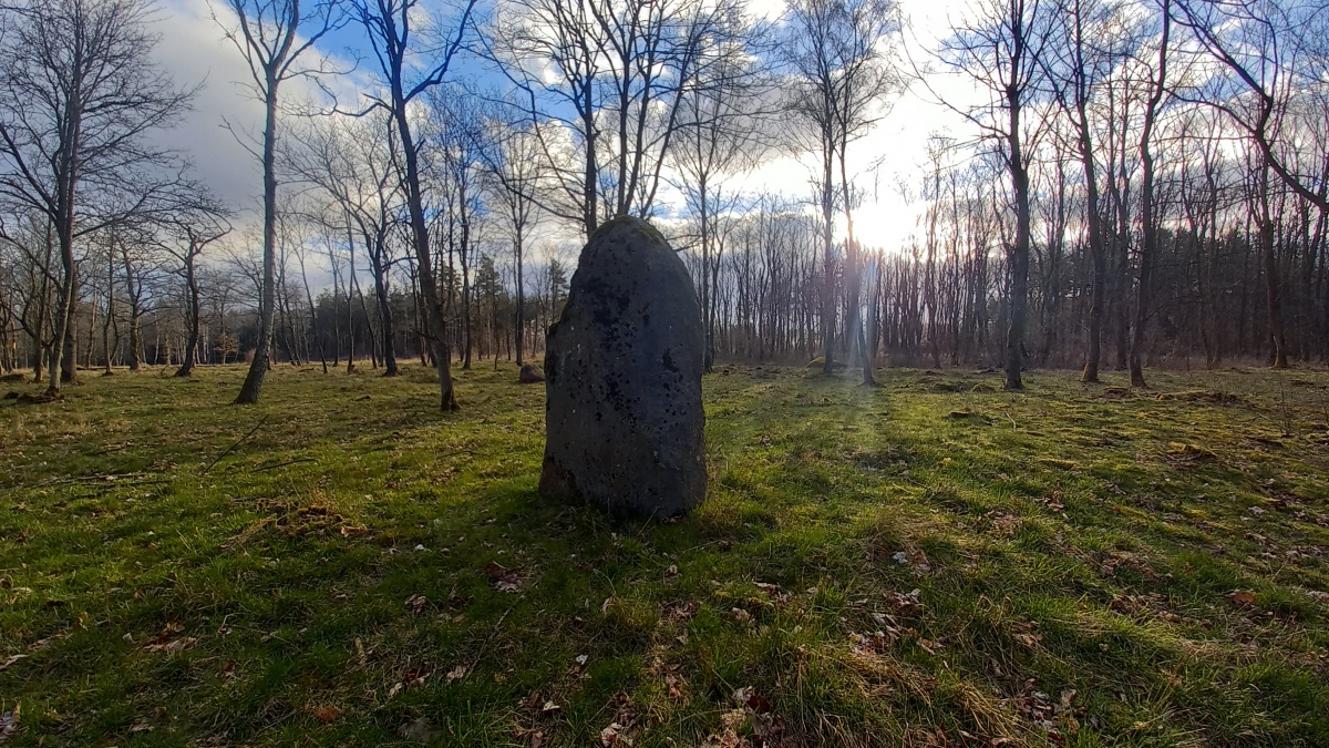 Click for the gallery page to add comments and vote (PID:256297) Kællingehøj Bautasten