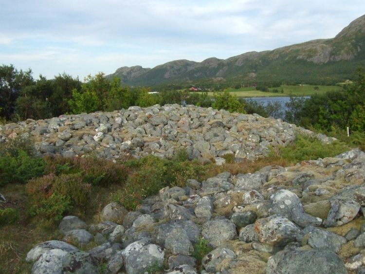 Click for full size image of Valseidet burial cairns (PID:51443) Valseidet burial cairns