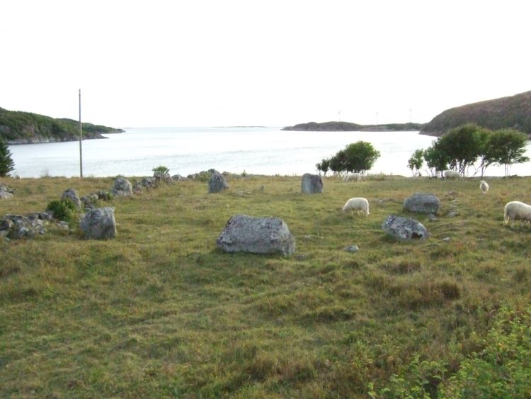 Click for full size image of Valseidet burial cairns (PID:51435) Valseidet burial cairns