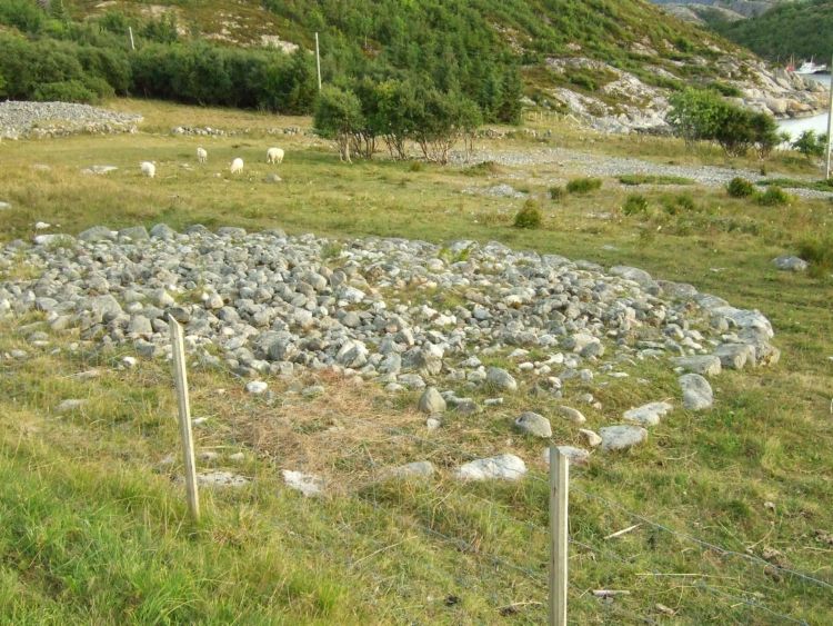 Click for full size image of Valseidet burial cairns (PID:51425) Valseidet burial cairns