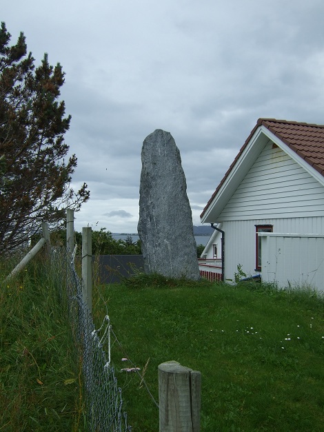 Alnestrøya standing stone