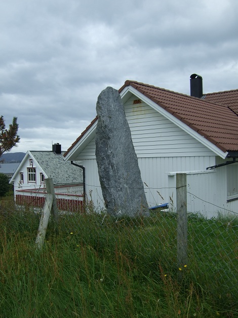 Alnestrøya standing stone