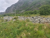 Stavenesveien Long cairn
