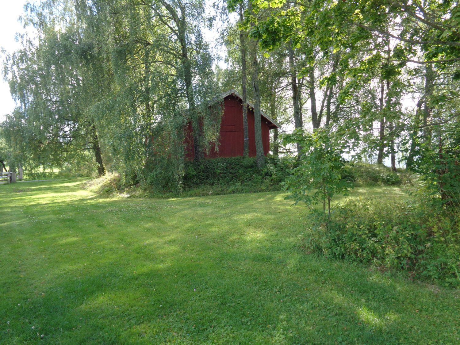 This beautiful long barrow has had a shed buildt directly on top.