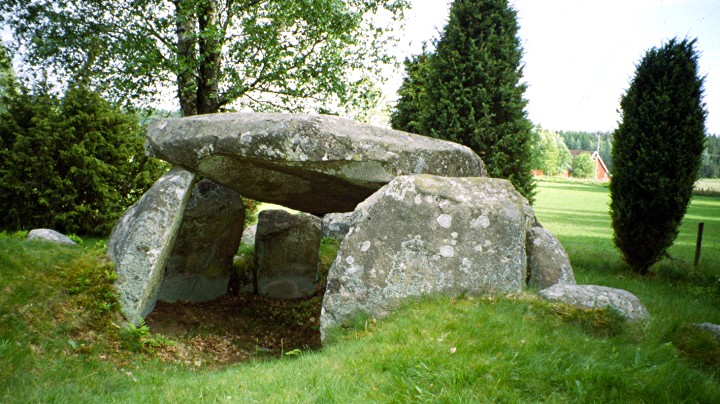 Click for the gallery page to add comments and vote (PID:16845) Massleberg Passage Grave