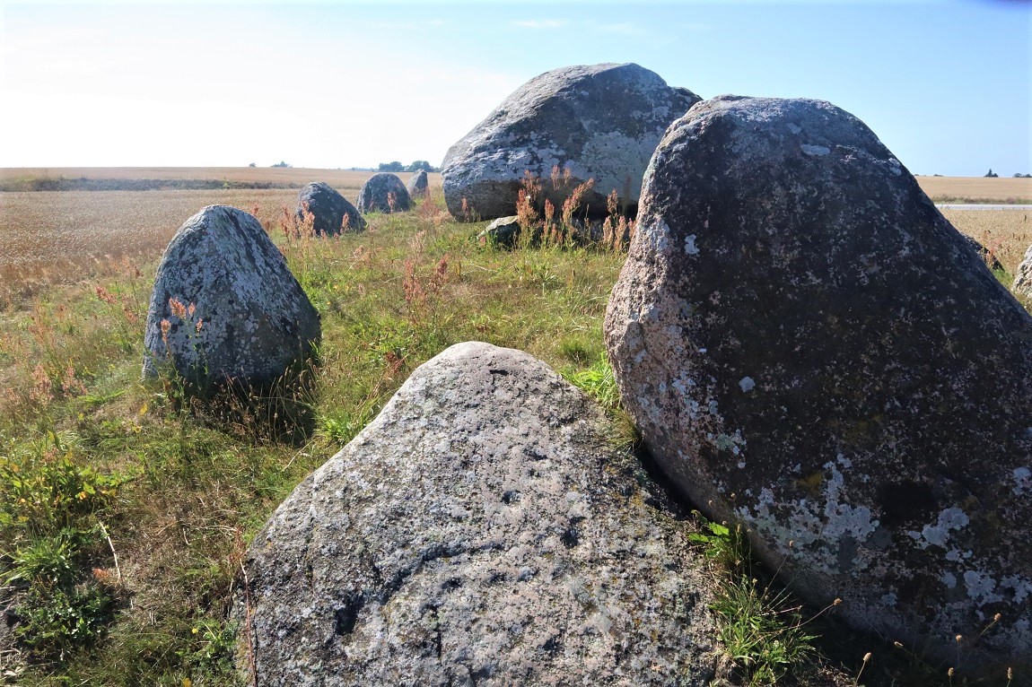 Click for the gallery page to add comments and vote (PID:254548) Skegrie Church Long Dolmen