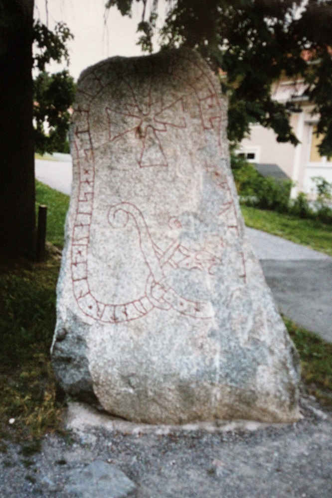 Runestone Sigtuna U Fv1958;250

Photo by Bøddel  /  July 1997