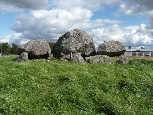Hjelmarsrör Gånggrift