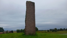 Källby runstenar