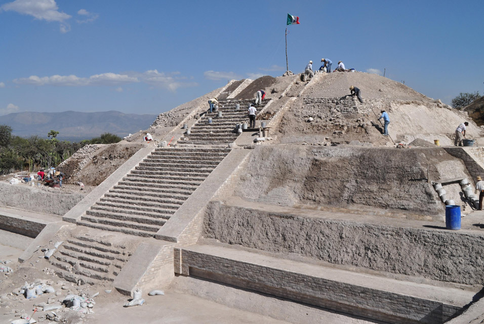 Consolidation works at the Pyramid of the Snails. Photo copyright: DMC INAH (M. Tapia.)