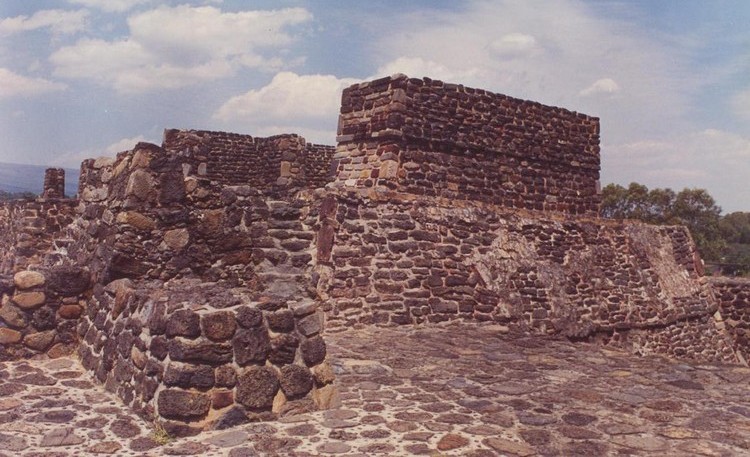 Cuernavaca - Piramide de Teopanzolco