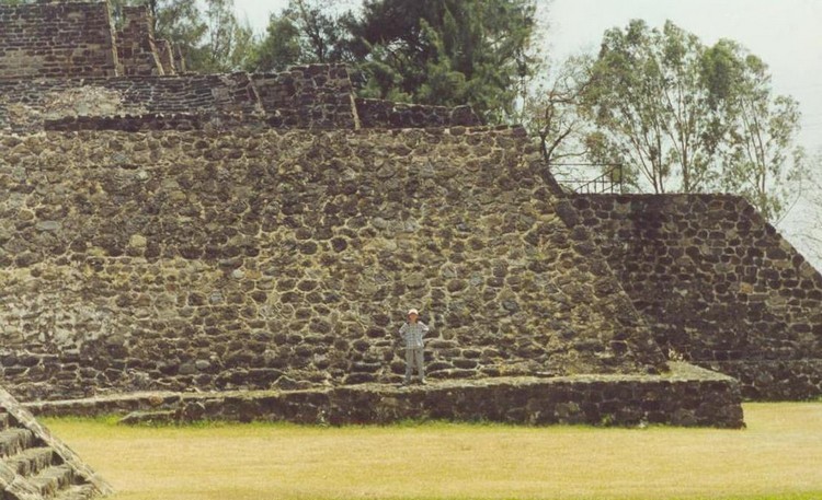 Cuernavaca - Piramide de Teopanzolco