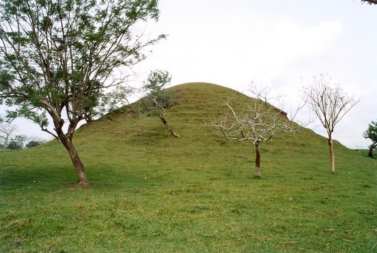 Site in Veracruz Mexico
Remains of Olmec cult centre is Tres Zapotes (photo taken in 2005).