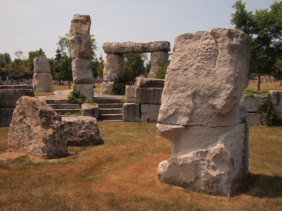 Ridgelawn Gardens Stonehenge