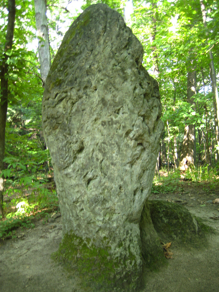 Giant's Thumb and mound