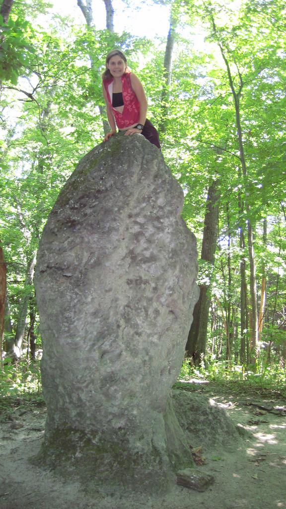 Click for full size image of Giant's Thumb and mound (PID:161753) Giant's Thumb and mound
