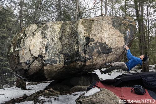 Click for full size image of Pawtuckaway Balancing Rock (PID:197577) Pawtuckaway Balancing Rock