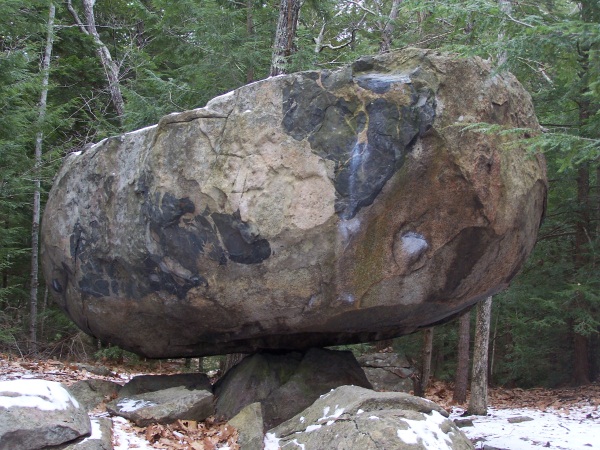 Click for full size image of Pawtuckaway Balancing Rock (PID:197578) Pawtuckaway Balancing Rock