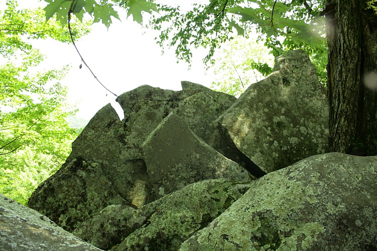 This is the notch in one of the slabs that may indicate an astrological alignment marking.   