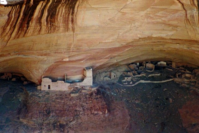 Canyon de Chelly - Mummy Cave Ruin