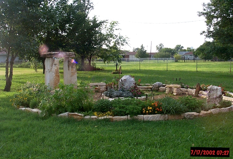 Red Oak Garden Henge