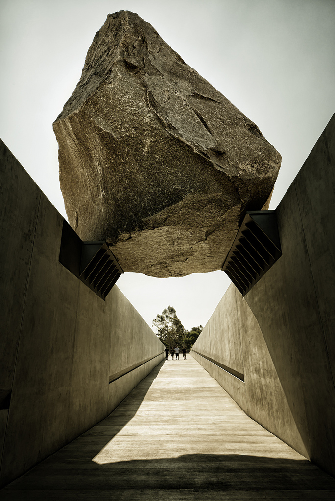 Click for full size image of Levitated Mass (PID:131099) Levitated Mass