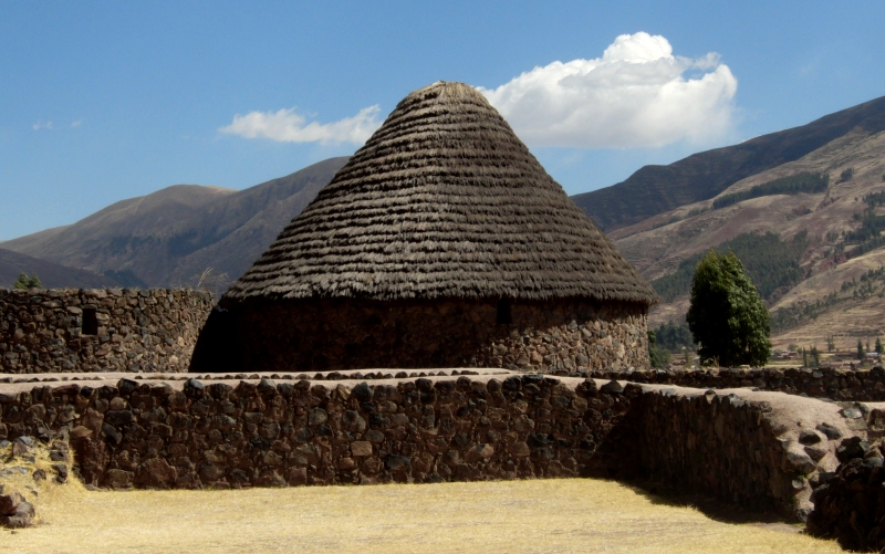 Storage units, Temple of Viracocha.

Just to the west of the main temple complex, there is a huge complex of 200 identical circular buildings, arranged back to back in rows of 10. Each building had a narrow opening into a space some 20 feet across, the walls rising as high as 10 feet.

These circular buildings are said to definitely pre-date the Incas by some centuries, probably being original