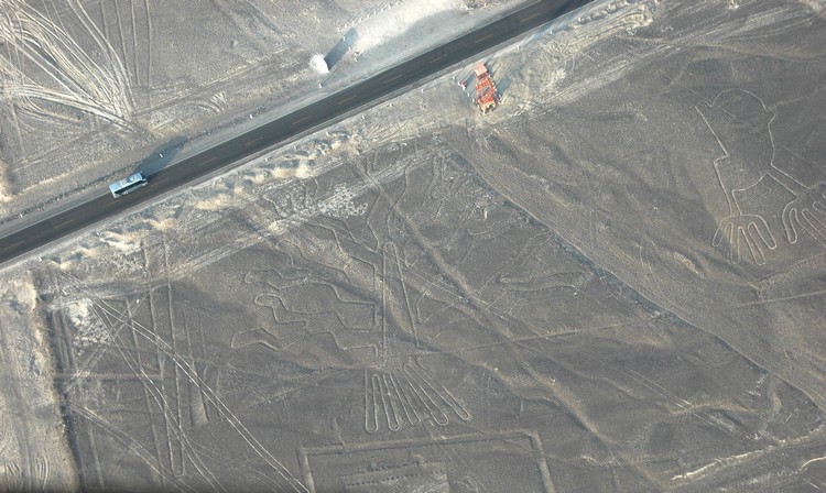 Nazca lines - Tree on the left, Hands on the right (photo taken on April 2008).

