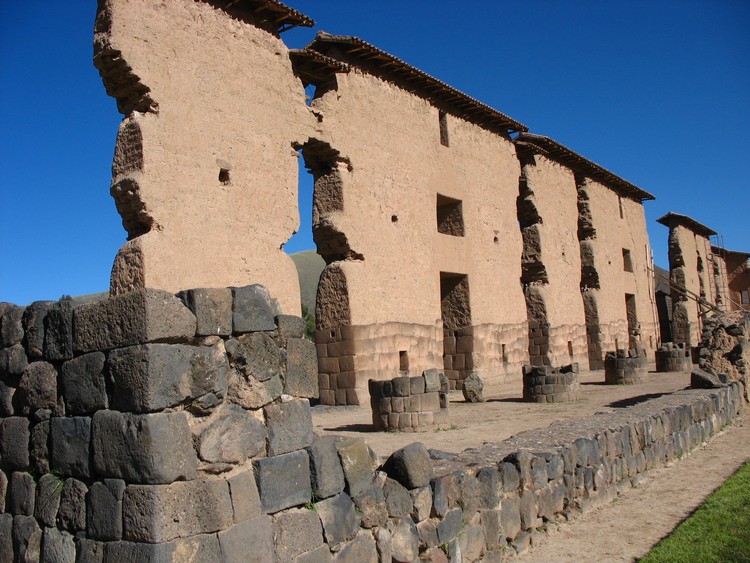 Ruins of Viracocha temple - upper parts of the walls are constructed of adobe bricks, lower ones of andesite blocks (photo taken on May 2008).

