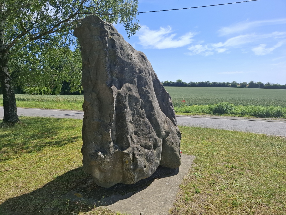 Click for the gallery page to add comments and vote (PID:307650) Menhir d'Estinnes