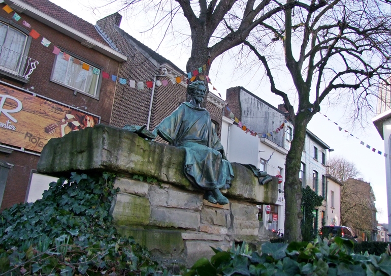 Hendrik Van Veldeke statue