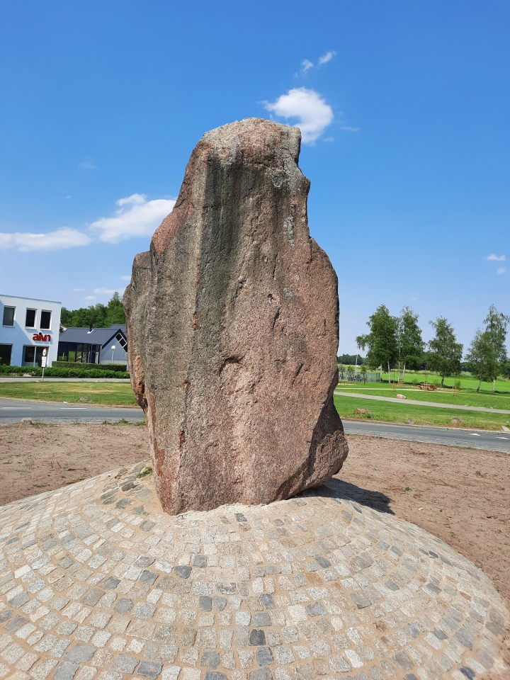 Click for the gallery page to add comments and vote (PID:234998) Zwerfsteen Borger