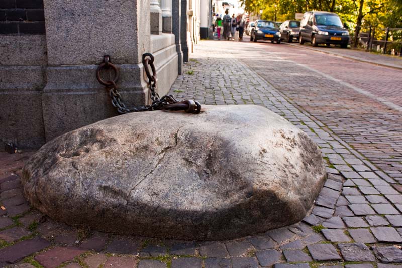 De Gesloten Steen