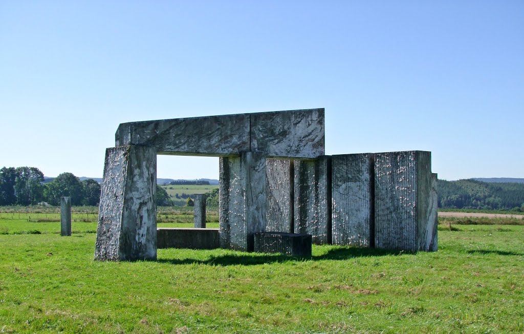 Click for full size image of Monument Europalia Portugal (PID:157182) Monument Europalia Portugal