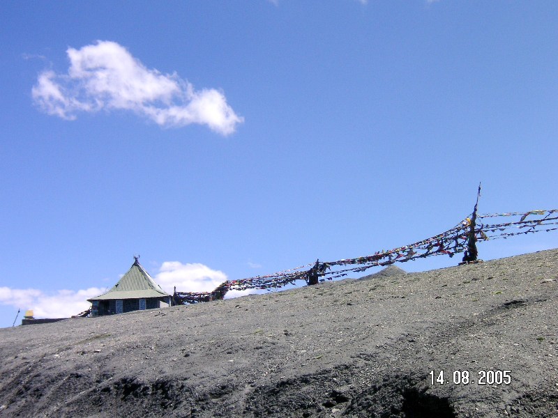 TaglangLa Pass Buddhist road temple