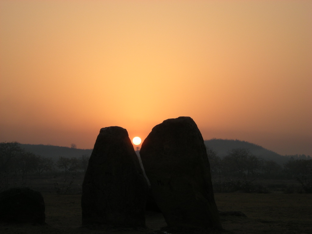 The 2012 Vernal Equinox at Punkri Burwadih
See link below for more photos.

Photo copyright Subhashis Das

Site in  India

