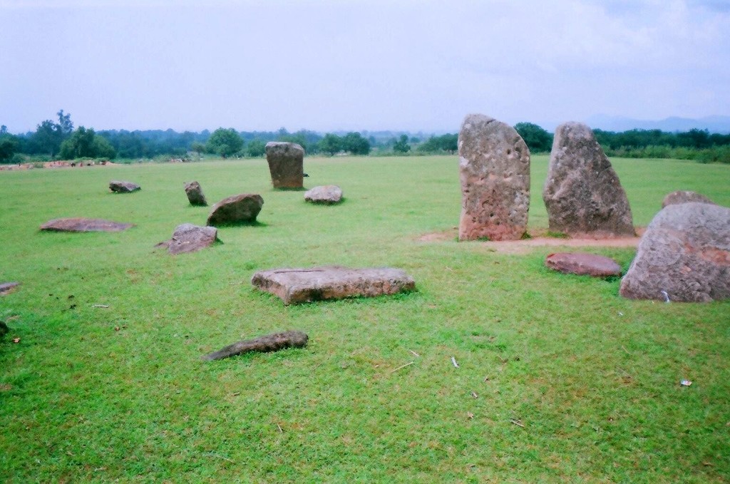 The Punkri Burwadih in her full glory before the stone fell. See link below for more photos.

Photo copyright Subhashis Das

Site in  India

