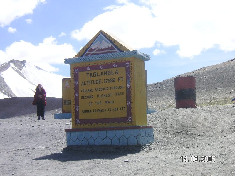 TaglangLa Pass Buddhist road temple