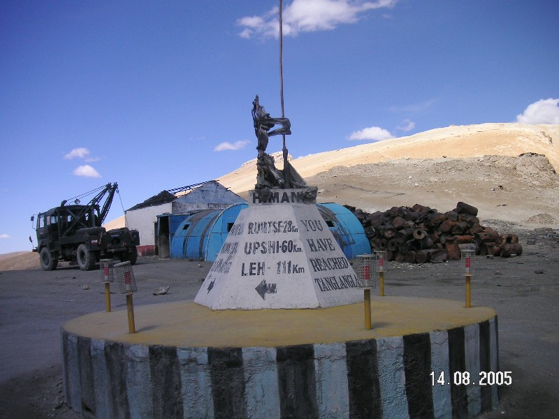 TaglangLa Pass Buddhist road temple