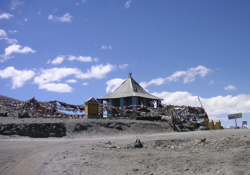 TaglangLa Pass Buddhist road temple