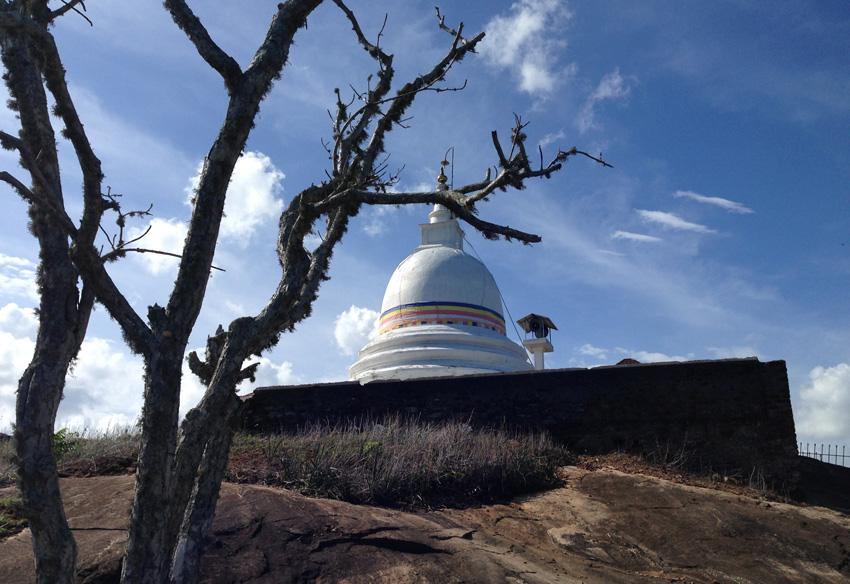 Kahandawa Purana Viharaya [Kahadawa temple rock] Ancient Temple : The ...