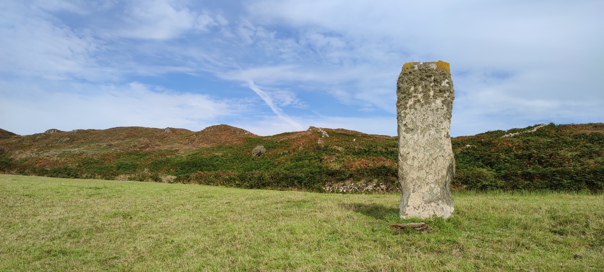 Crathach Thiar standing stone