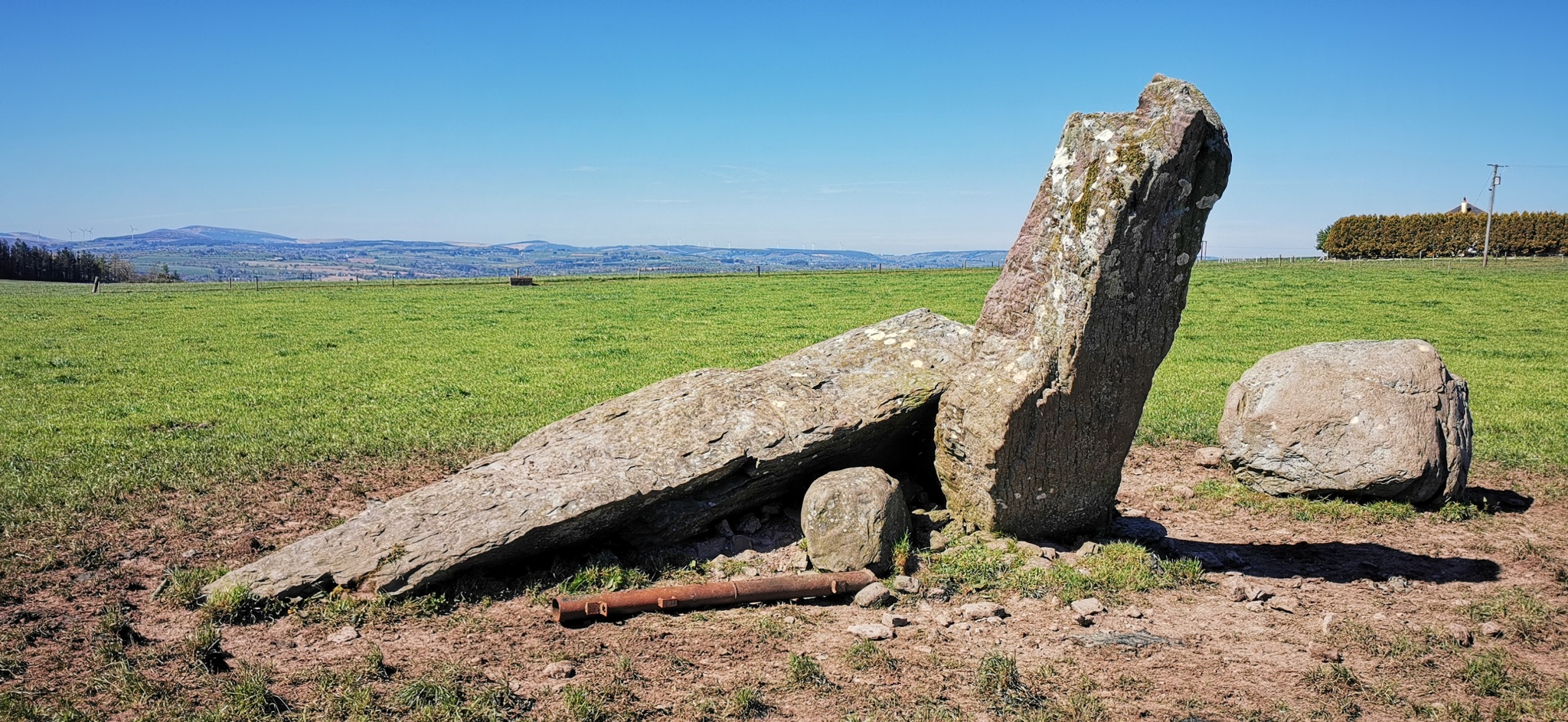 Click for the gallery page to add comments and vote (PID:226138) Rooves More Standing Stones
