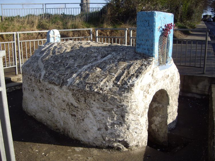 Click for full size image of Lady's Well (Mulhuddart) (PID:39472) Lady's Well (Mulhuddart)